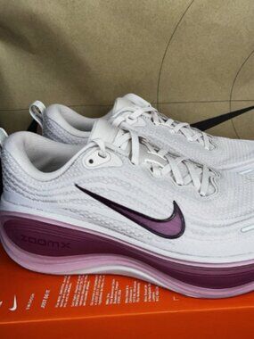 NEW Nike Vomero Plus Silt Red Bordeaux Sweet Beet NBY Womens Size 8.5